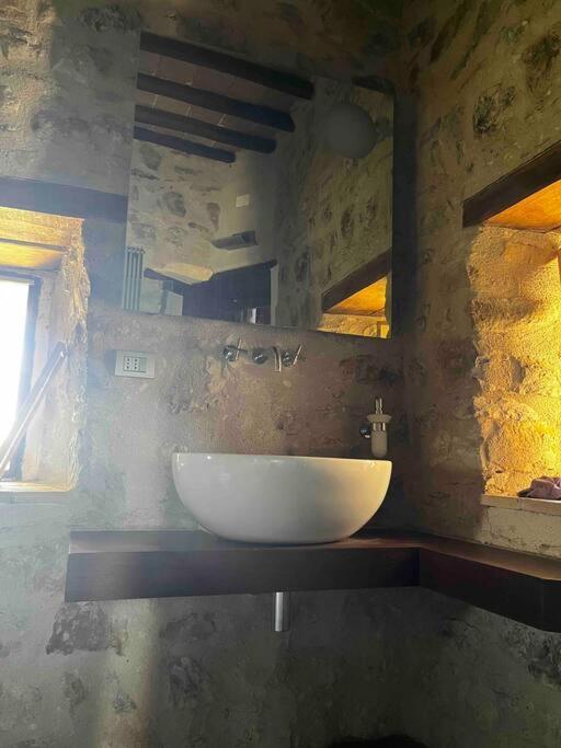Medieval Tower In Umbria With Swimming Pool Montelagello Eksteriør bilde